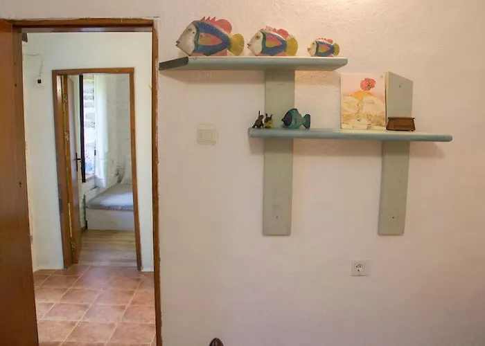 Semesterbostad Rustic House Prima Priori Vaklino